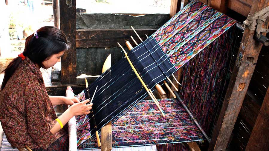 Bhutan-weaving-tours